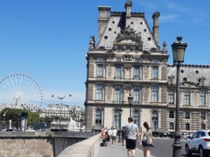 French marketing website image - Paris bridge